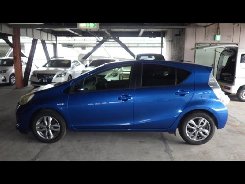 2013 Toyota Aqua thumbnail