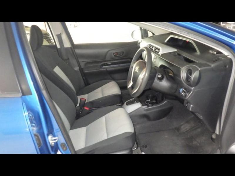 2013 Toyota Aqua thumbnail