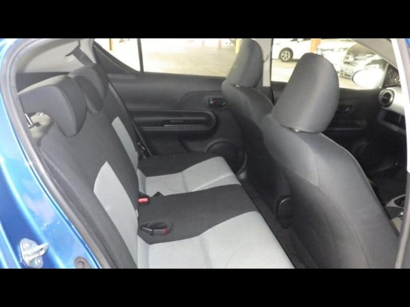 2013 Toyota Aqua thumbnail