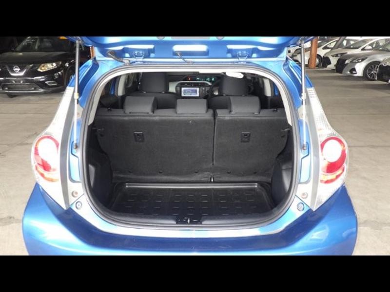 2013 Toyota Aqua thumbnail