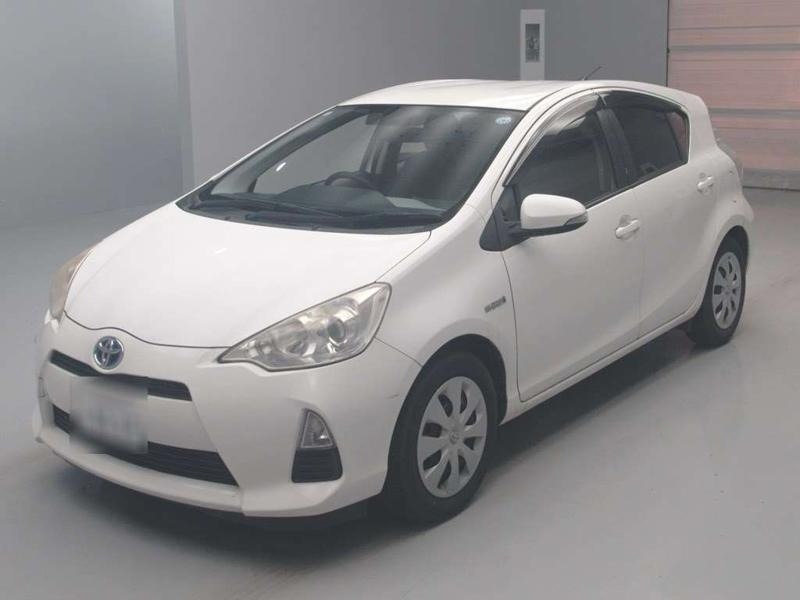 2013 Toyota Aqua thumbnail