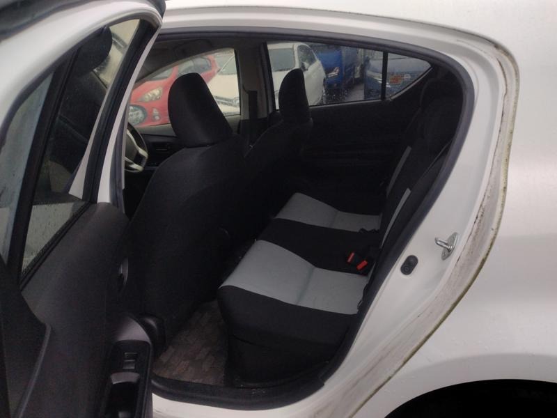 2013 Toyota Aqua thumbnail