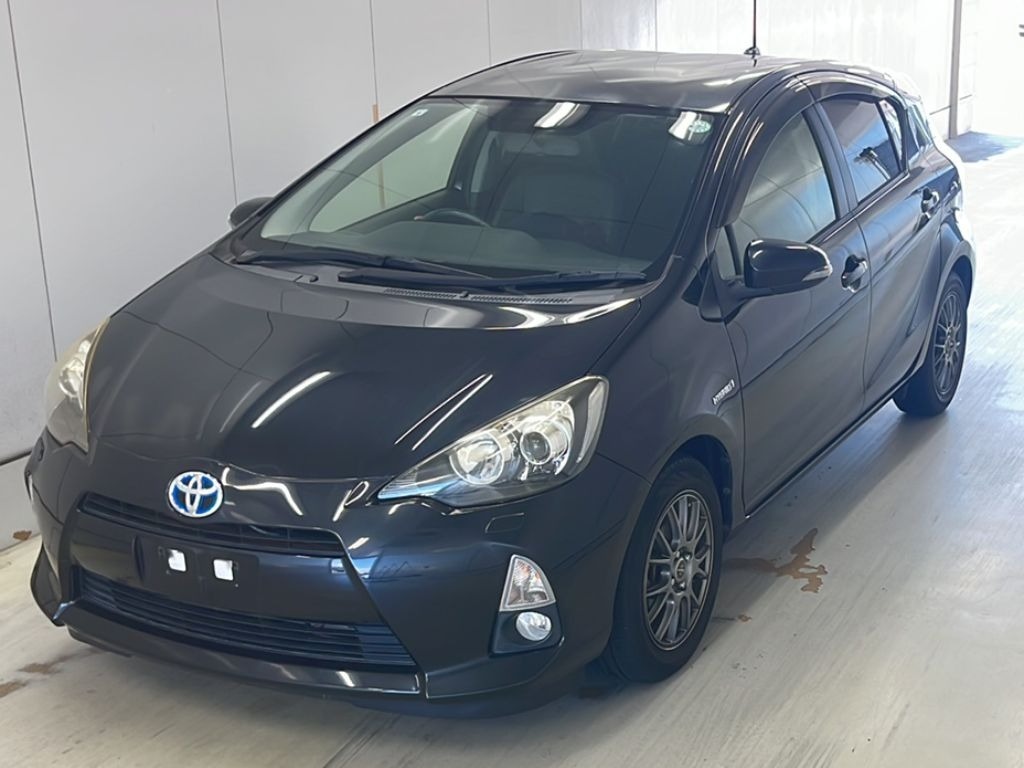 2013 Toyota Aqua thumbnail