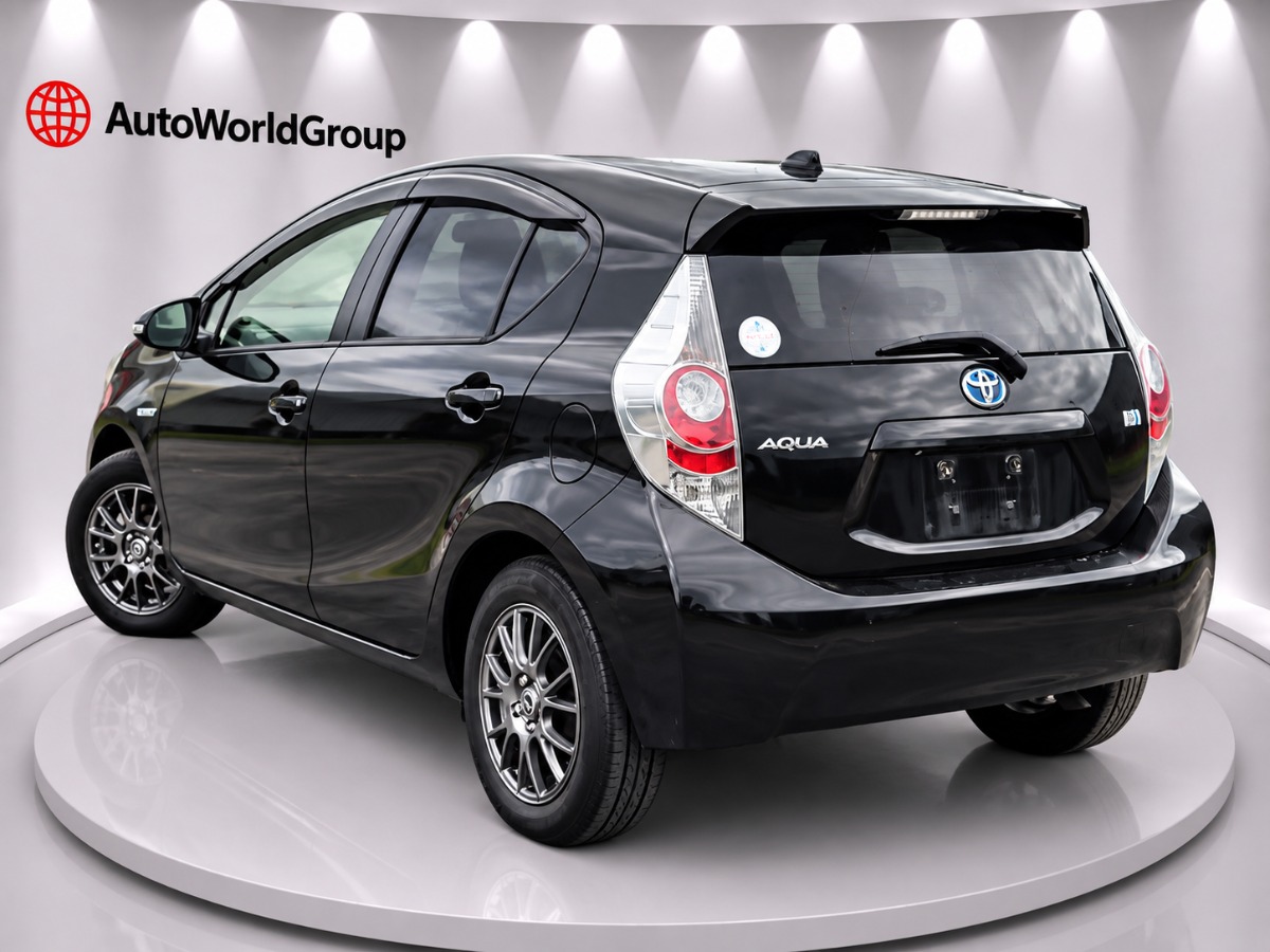 2013 Toyota Aqua thumbnail