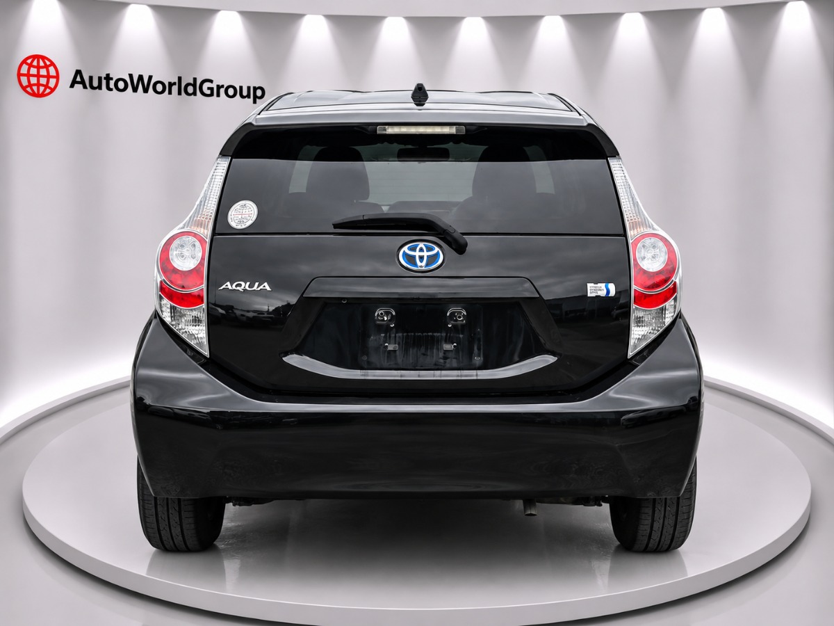 2013 Toyota Aqua thumbnail