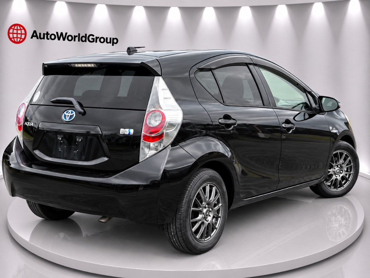 2013 Toyota Aqua thumbnail