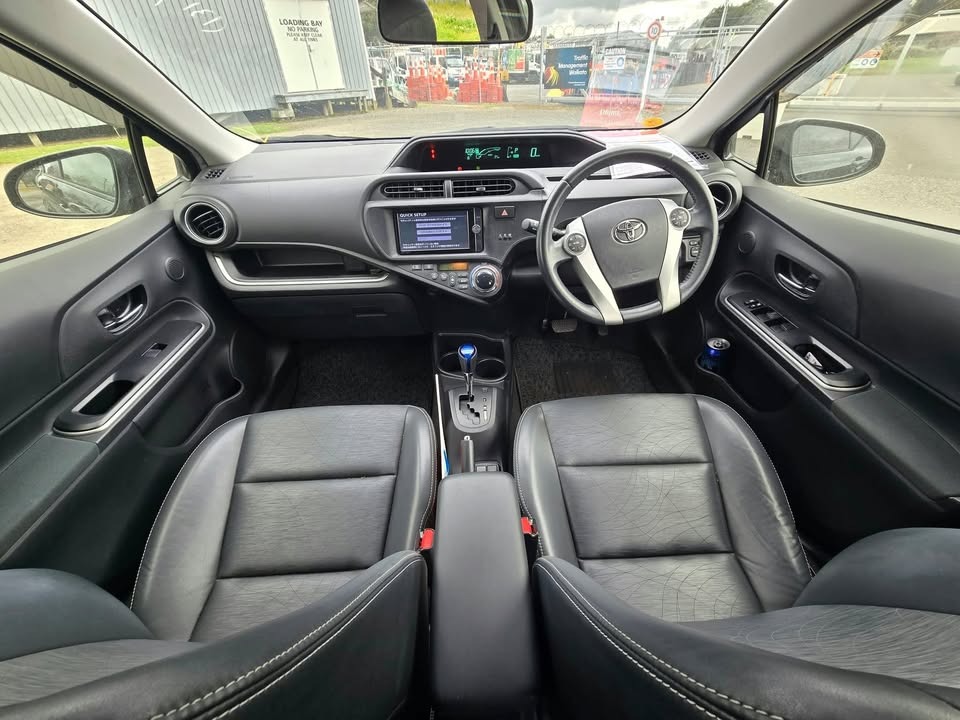 2013 Toyota Aqua thumbnail