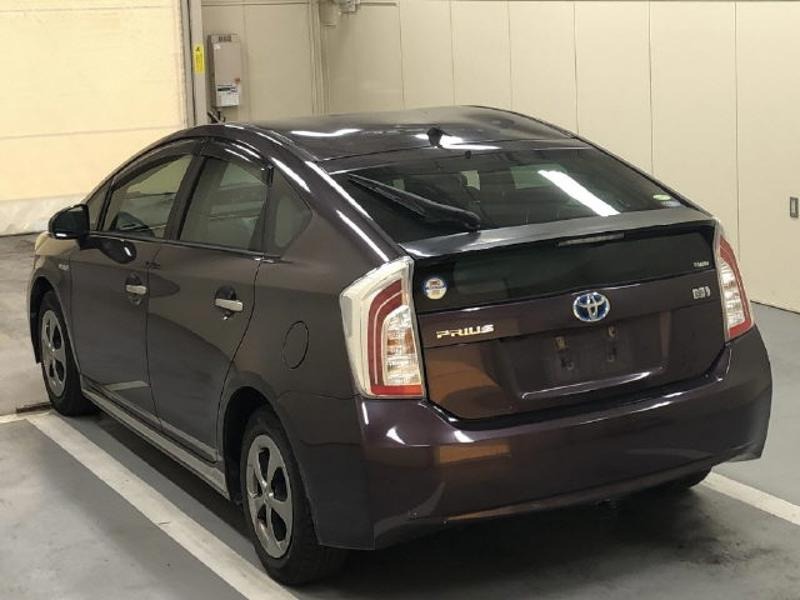 2013 Toyota Prius thumbnail