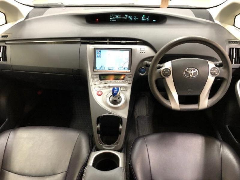 2013 Toyota Prius thumbnail
