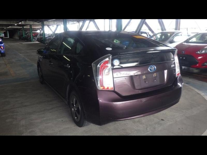 2013 Toyota Prius thumbnail