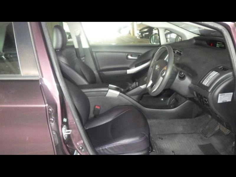 2013 Toyota Prius thumbnail