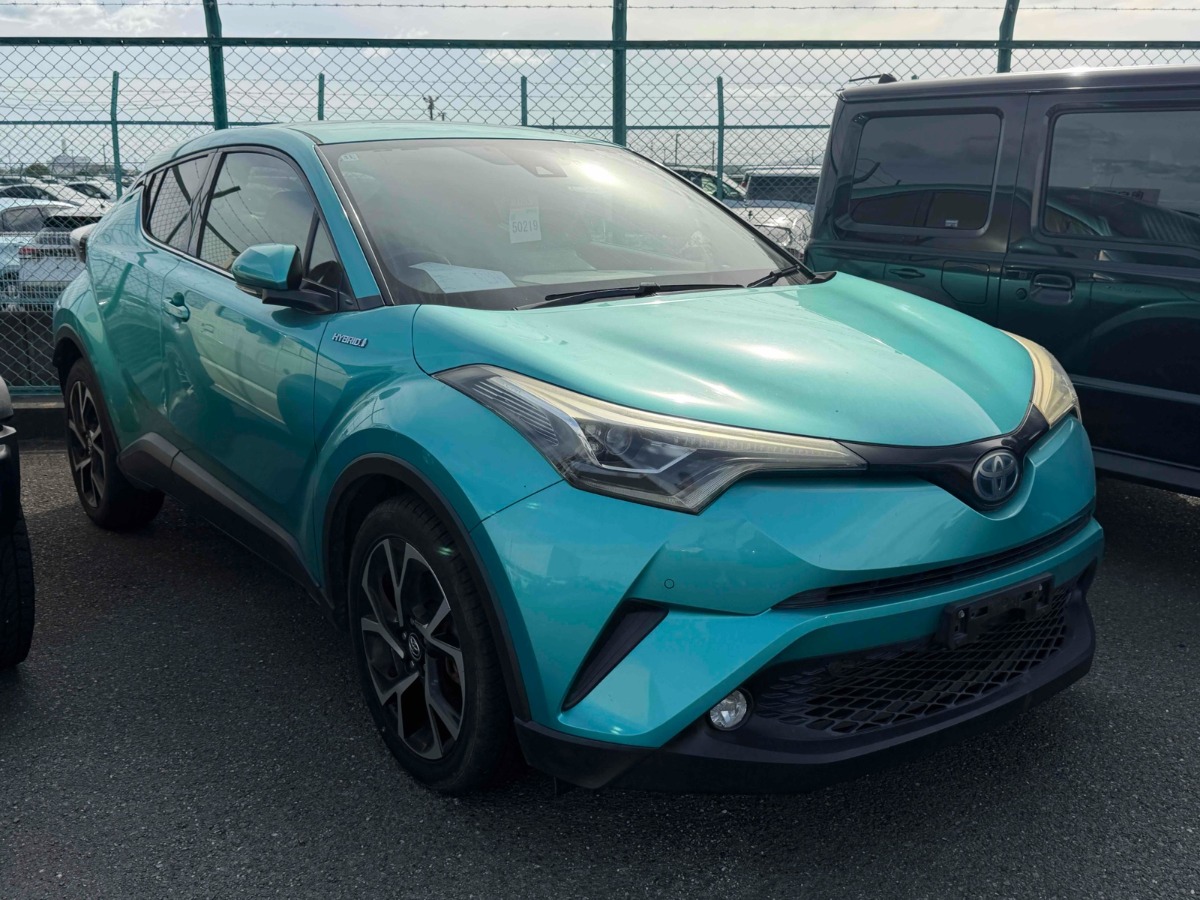 2016 Toyota C-HR thumbnail