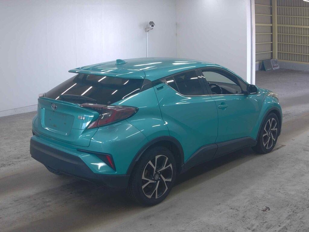 2016 Toyota C-HR thumbnail