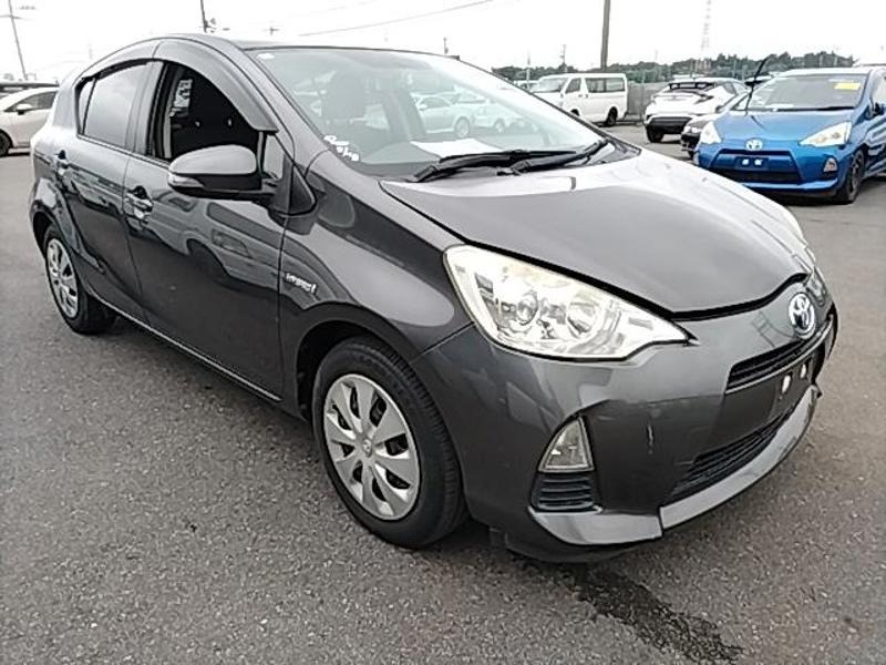 2014 Toyota Aqua thumbnail
