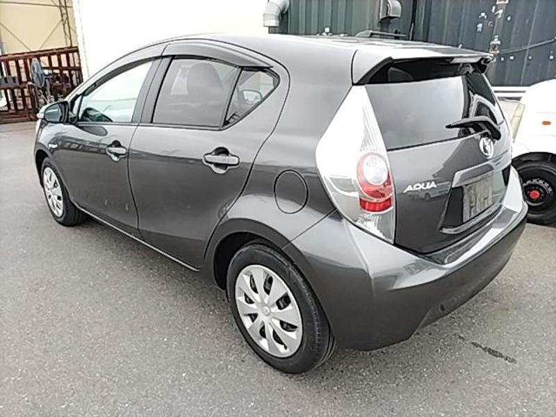 2014 Toyota Aqua thumbnail
