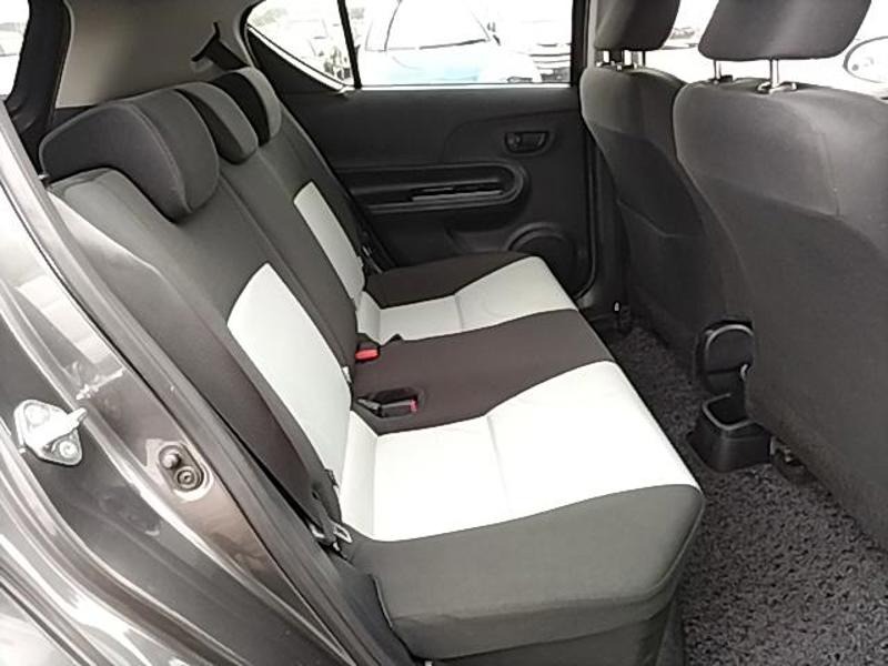 2014 Toyota Aqua thumbnail