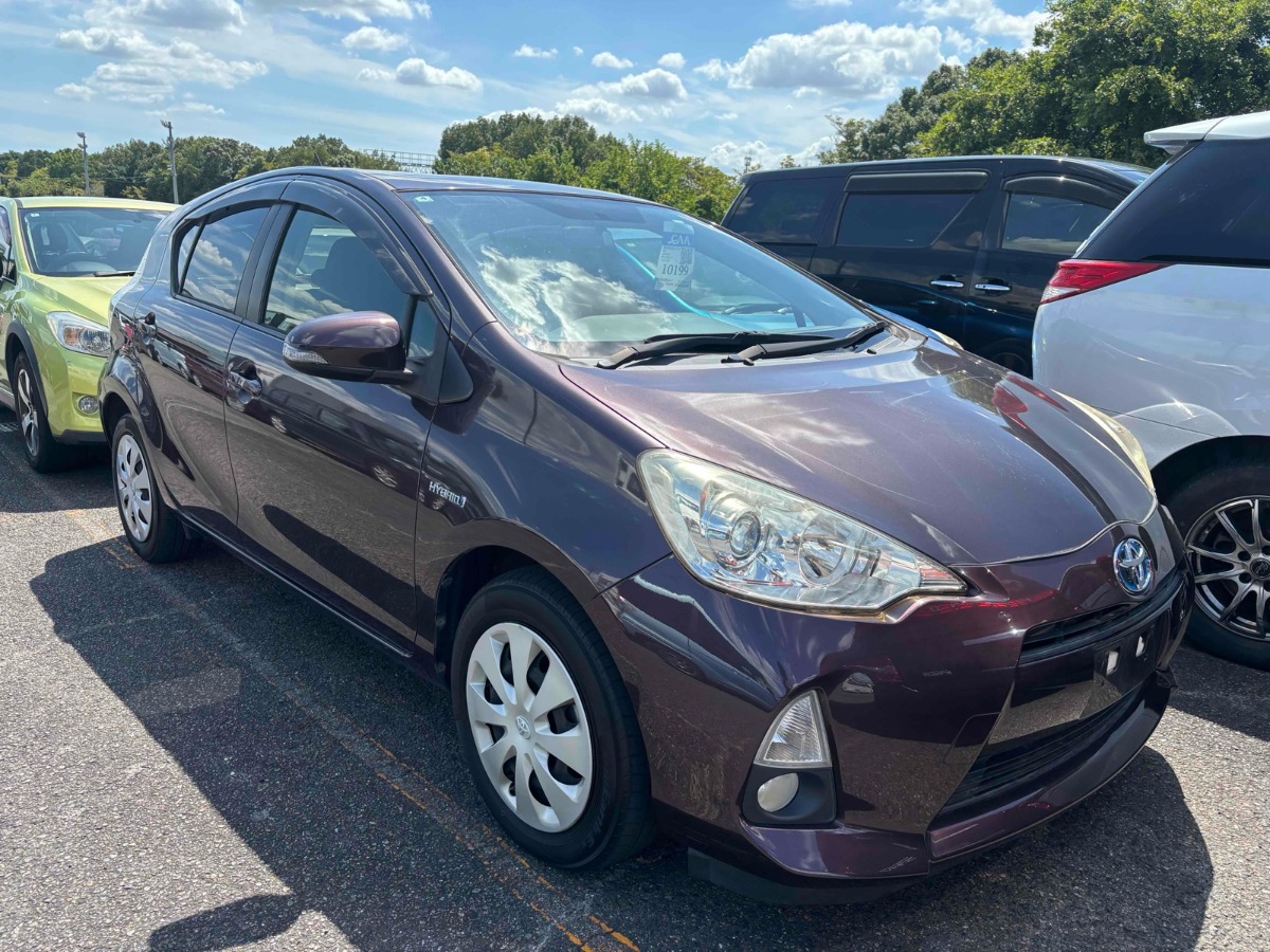 2014 Toyota Aqua thumbnail