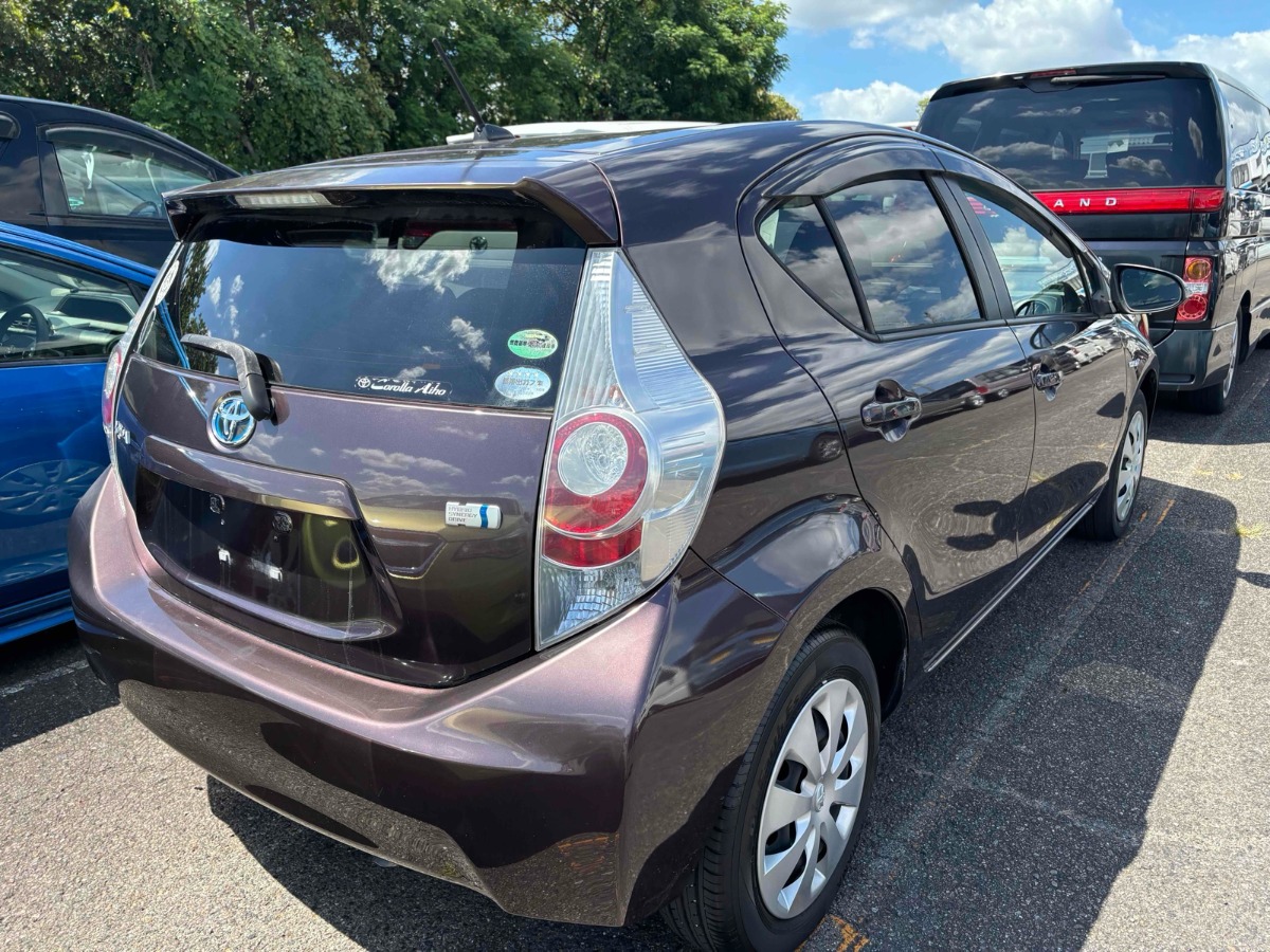 2014 Toyota Aqua thumbnail