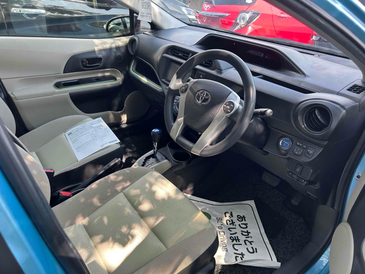 2014 Toyota Aqua thumbnail