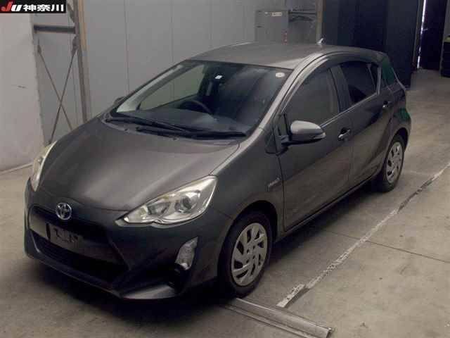 2015 Toyota Aqua thumbnail