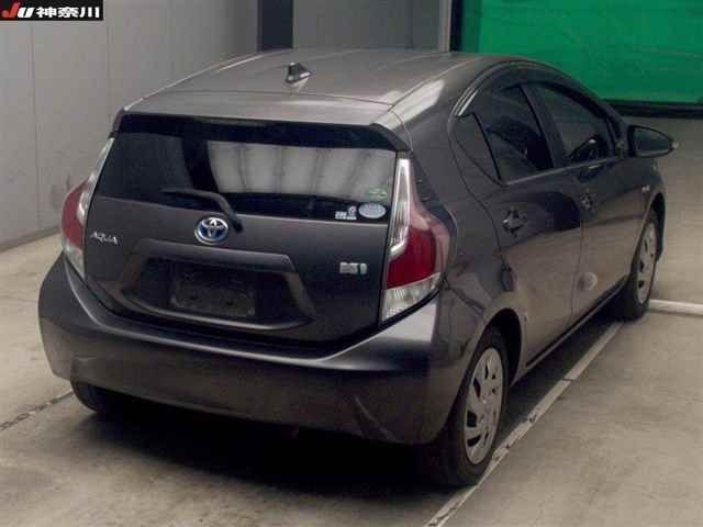 2015 Toyota Aqua thumbnail