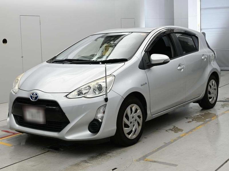 2015 Toyota Aqua thumbnail