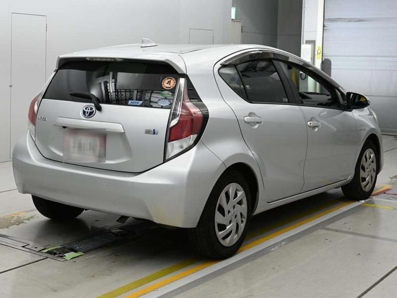 2015 Toyota Aqua thumbnail