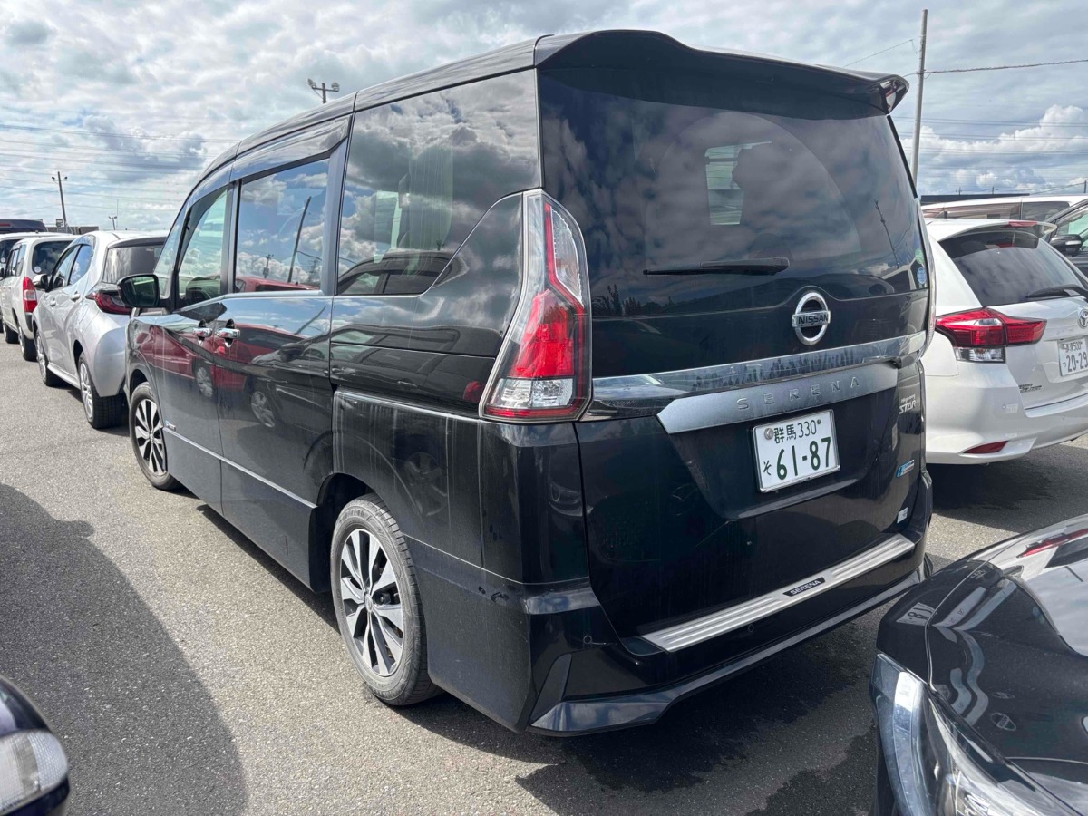 2017 Nissan Serena thumbnail