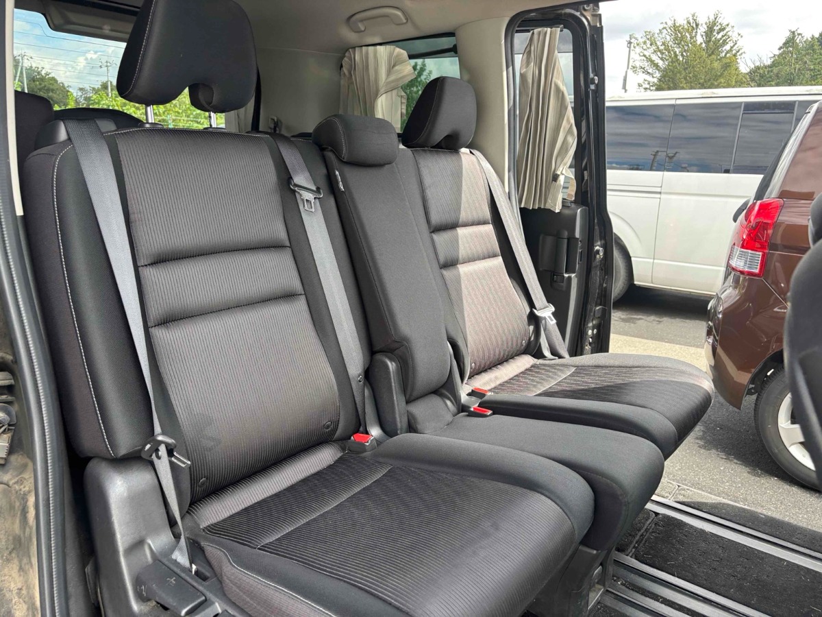 2017 Nissan Serena thumbnail