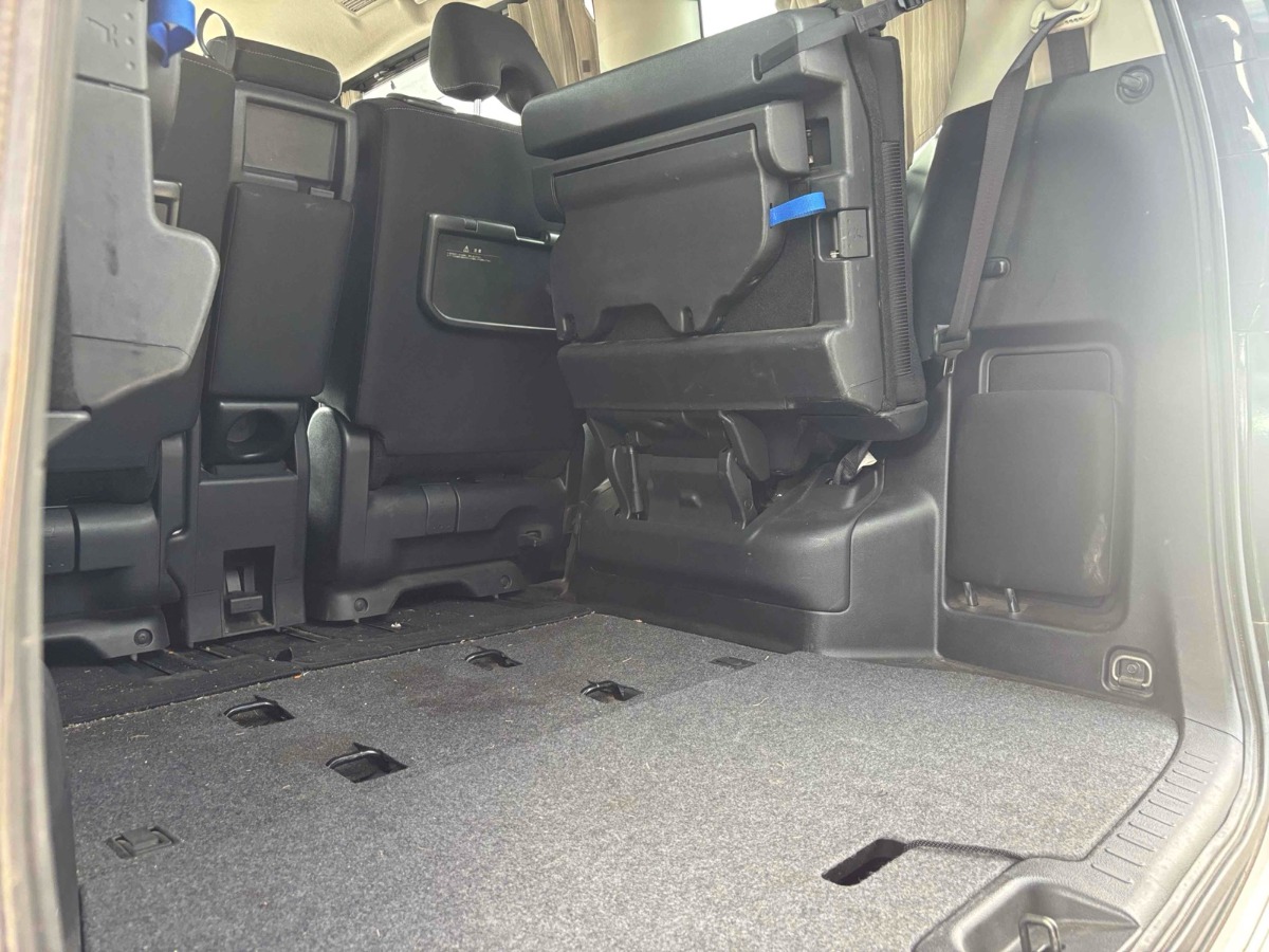 2017 Nissan Serena thumbnail