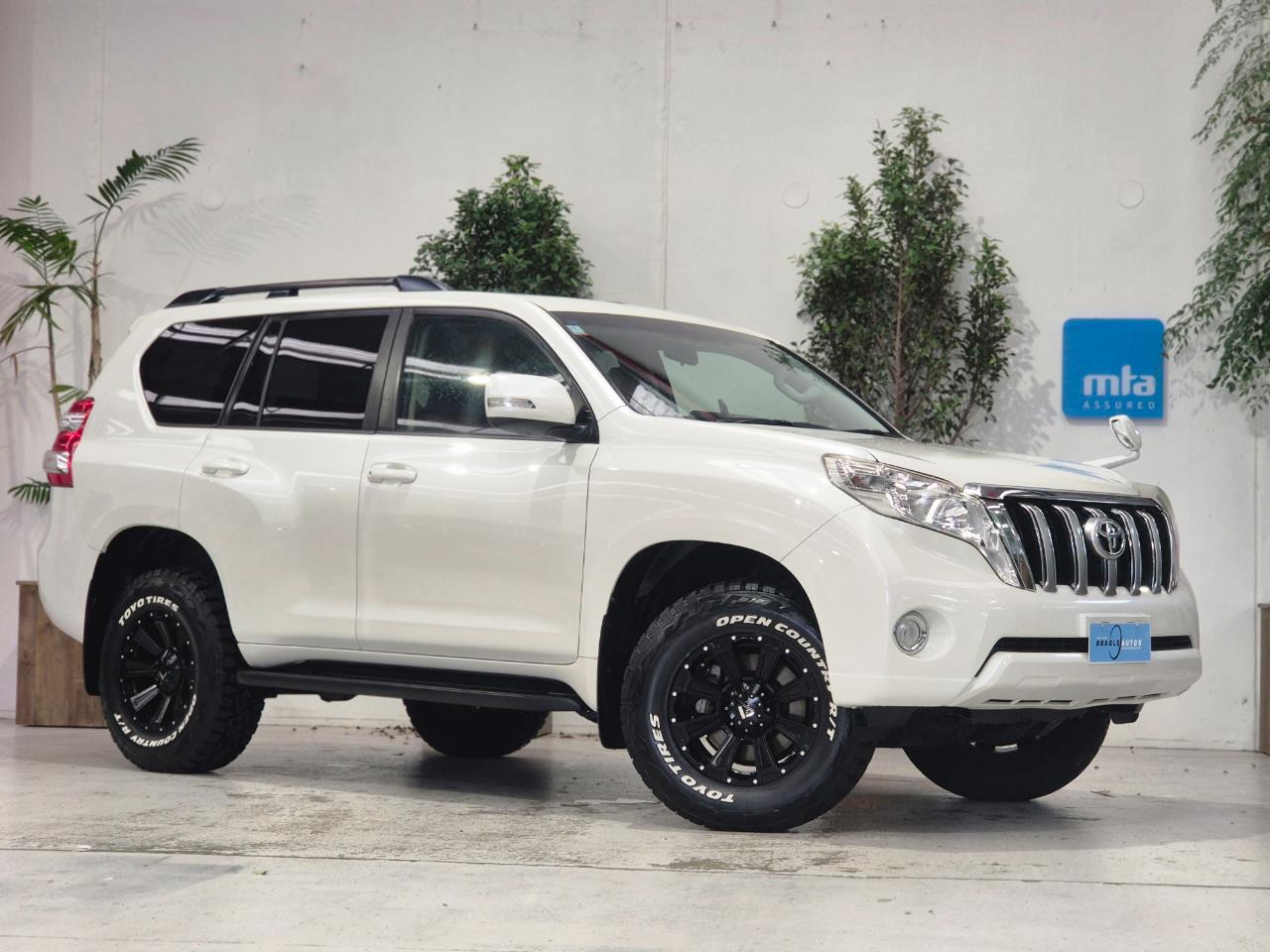2015 Toyota Landcruiser thumbnail