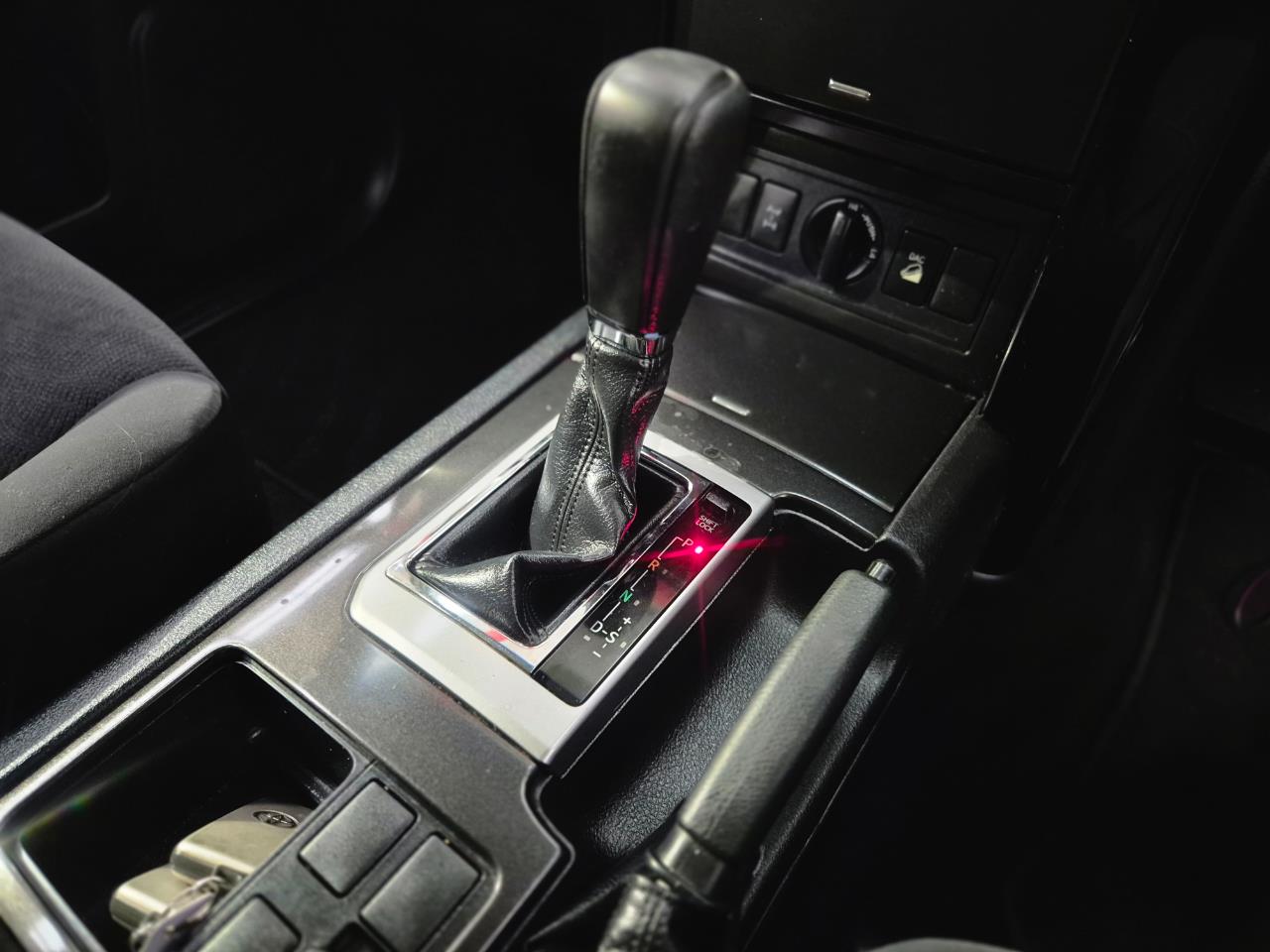 2015 Toyota Landcruiser thumbnail