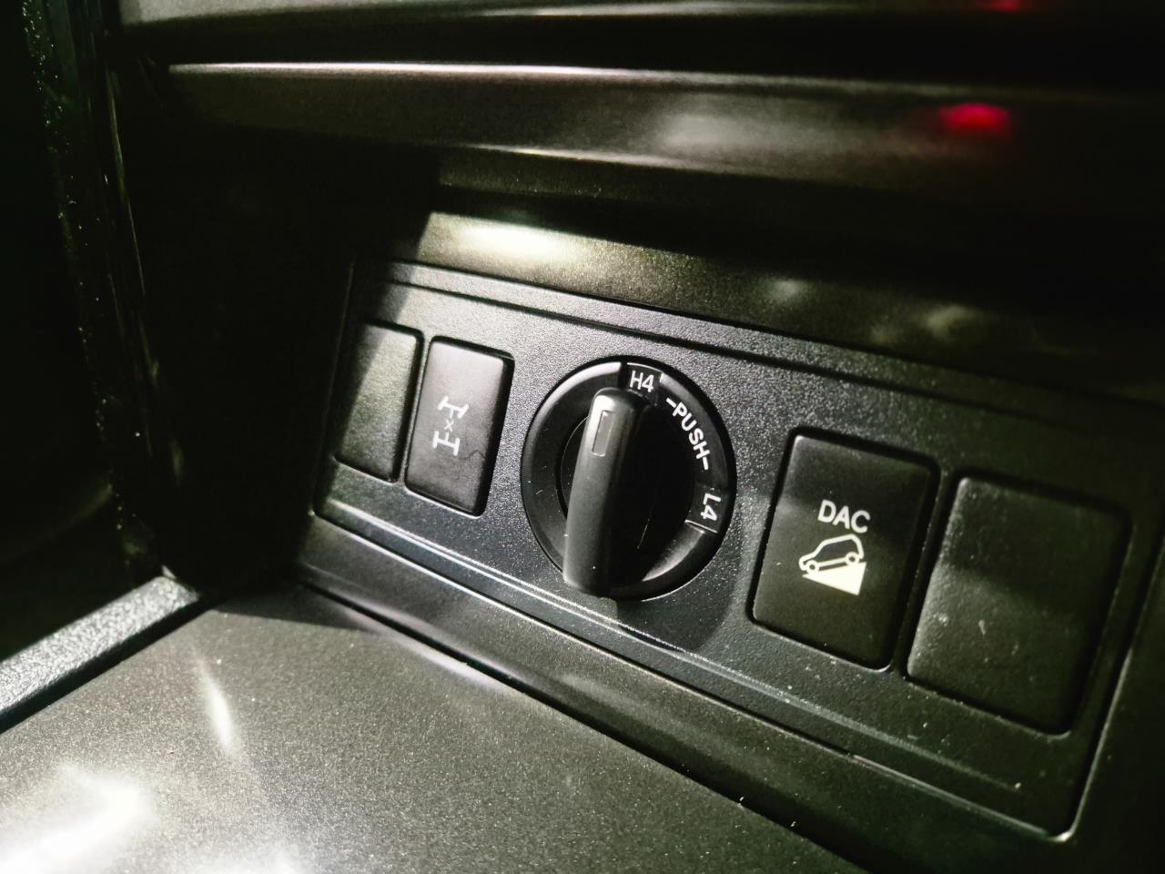 2015 Toyota Landcruiser thumbnail