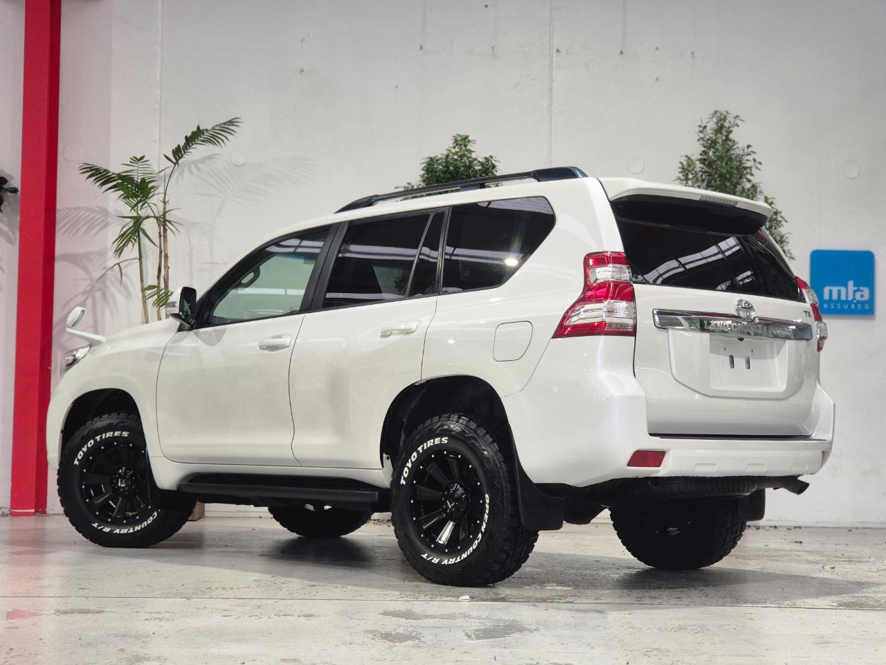 2015 Toyota Landcruiser thumbnail