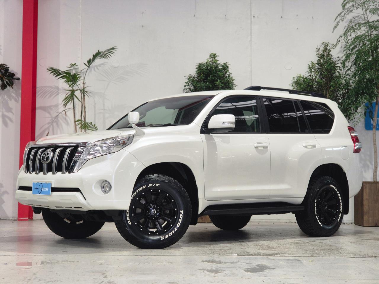 2015 Toyota Landcruiser thumbnail