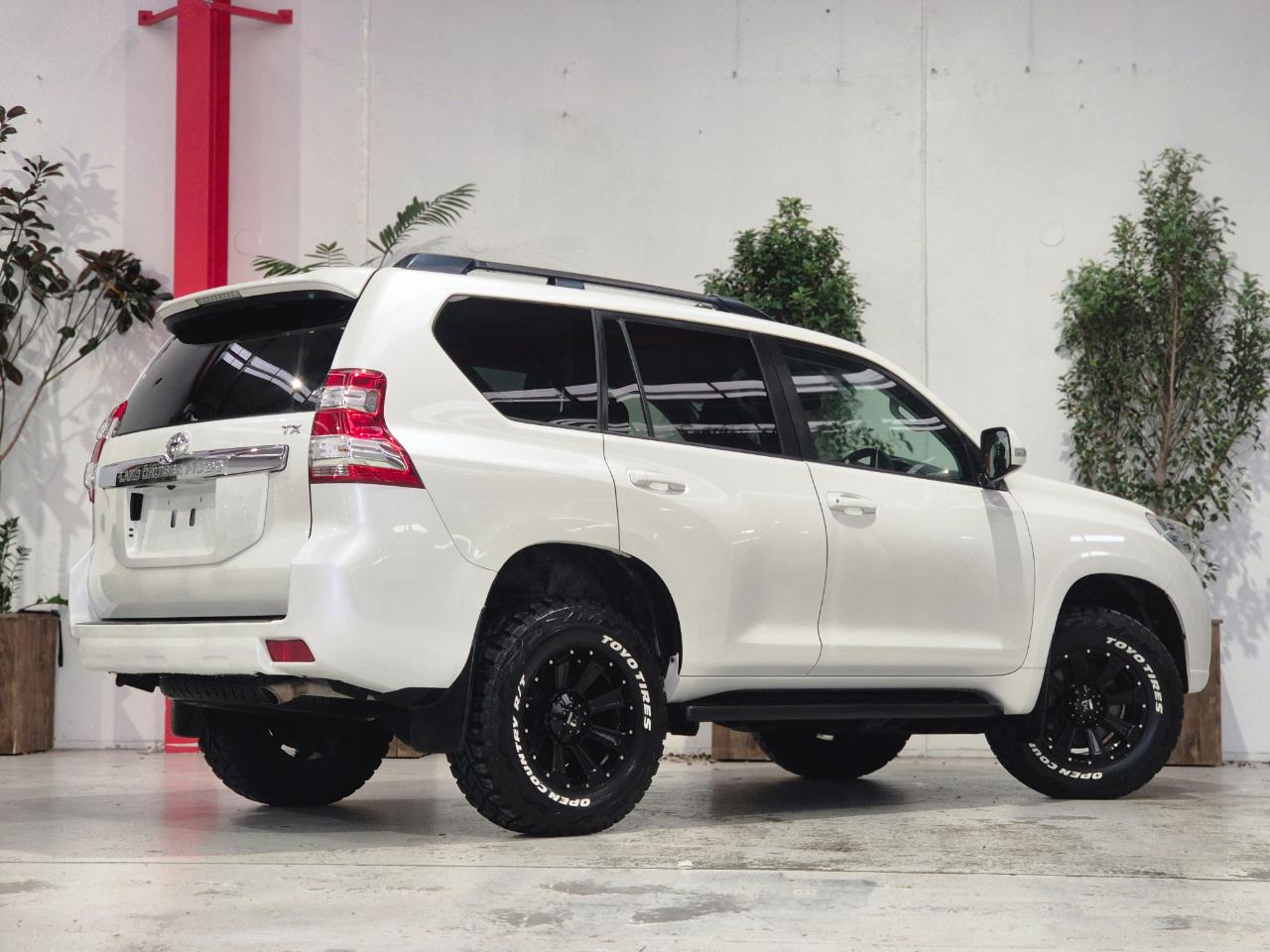 2015 Toyota Landcruiser thumbnail
