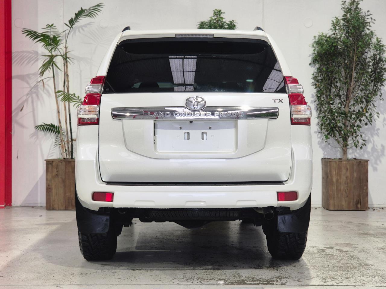 2015 Toyota Landcruiser thumbnail
