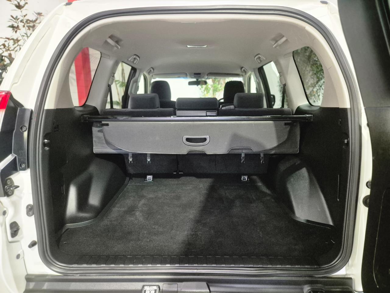 2015 Toyota Landcruiser thumbnail