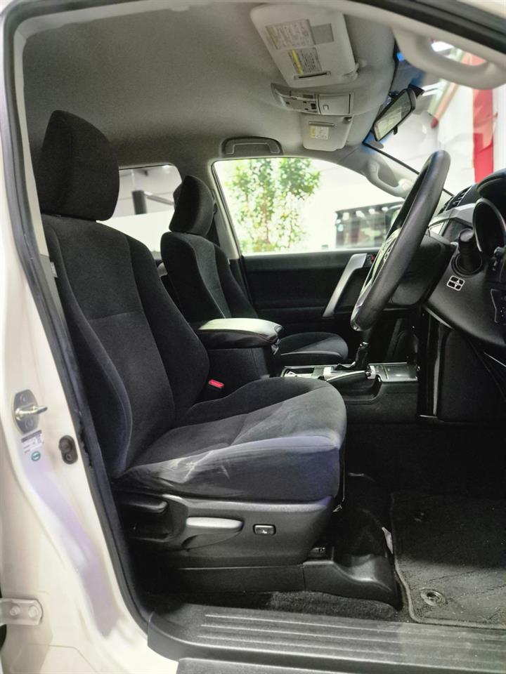 2015 Toyota Landcruiser thumbnail