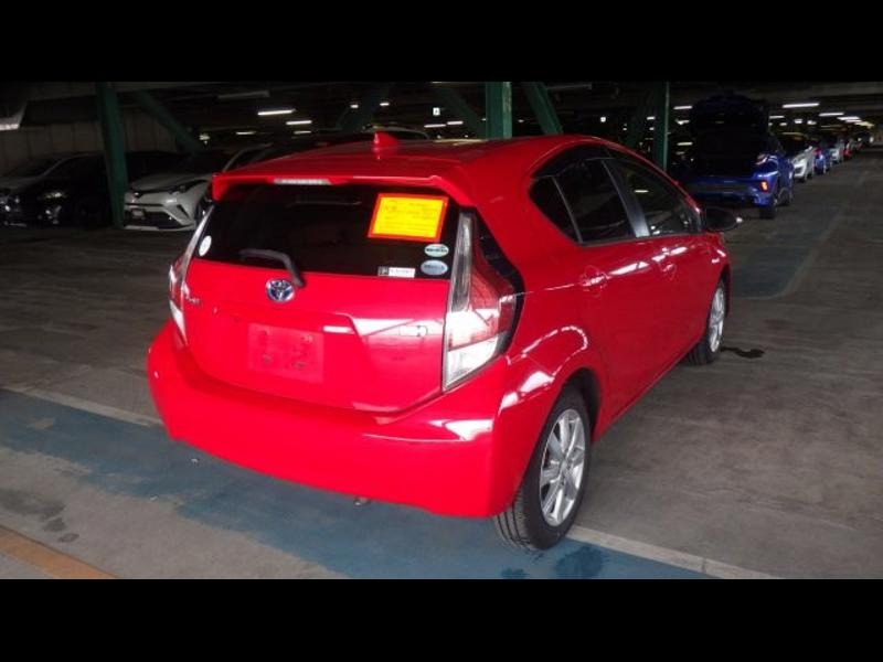 2015 Toyota Aqua thumbnail