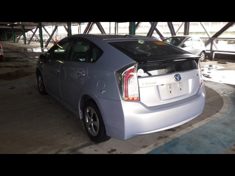 2013 Toyota Prius thumbnail
