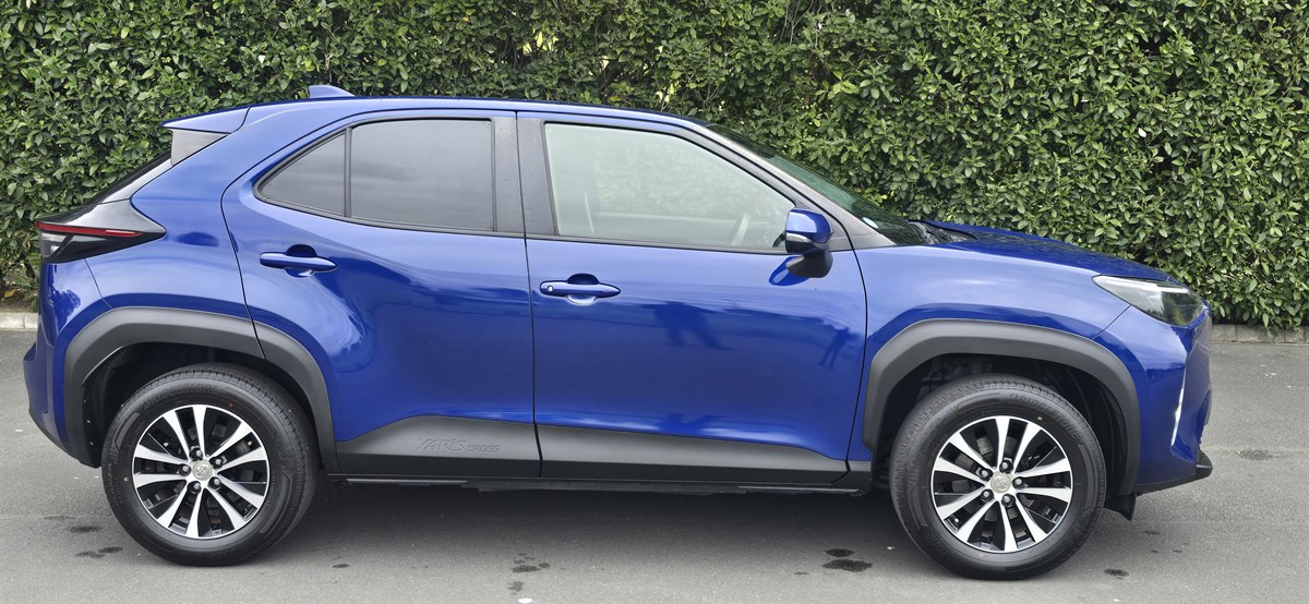 2022 Toyota Yaris thumbnail