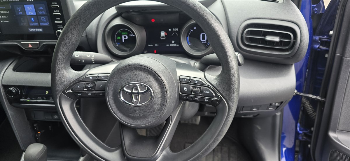2022 Toyota Yaris thumbnail