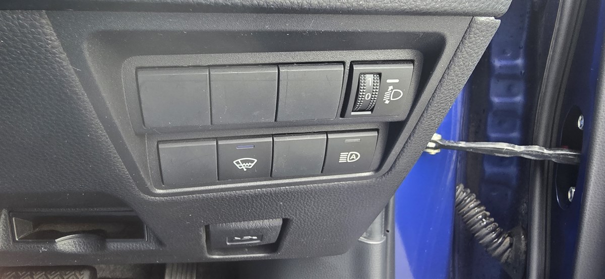 2022 Toyota Yaris thumbnail