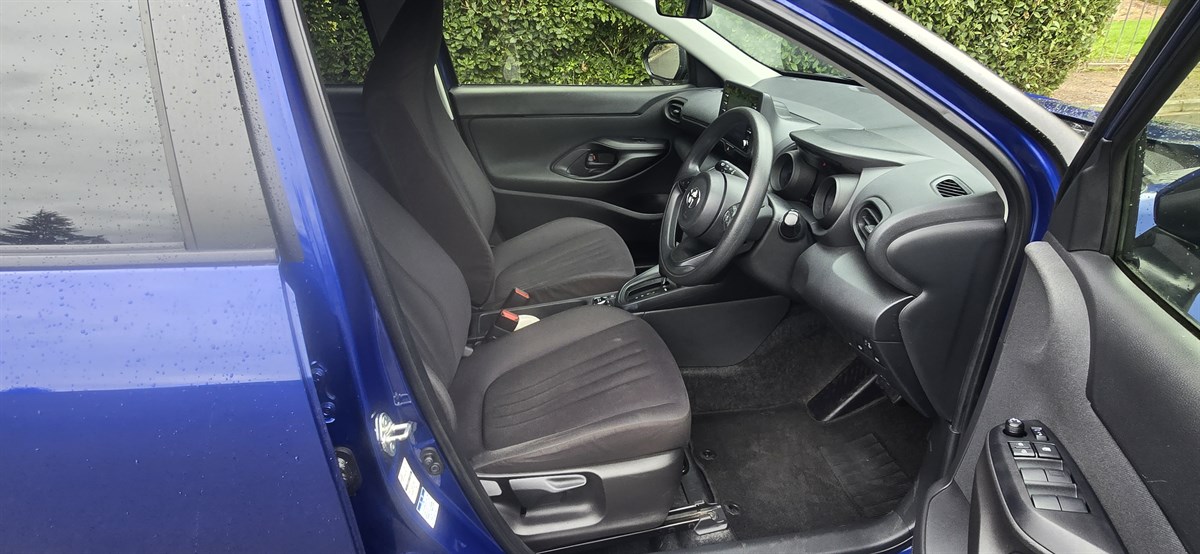2022 Toyota Yaris thumbnail