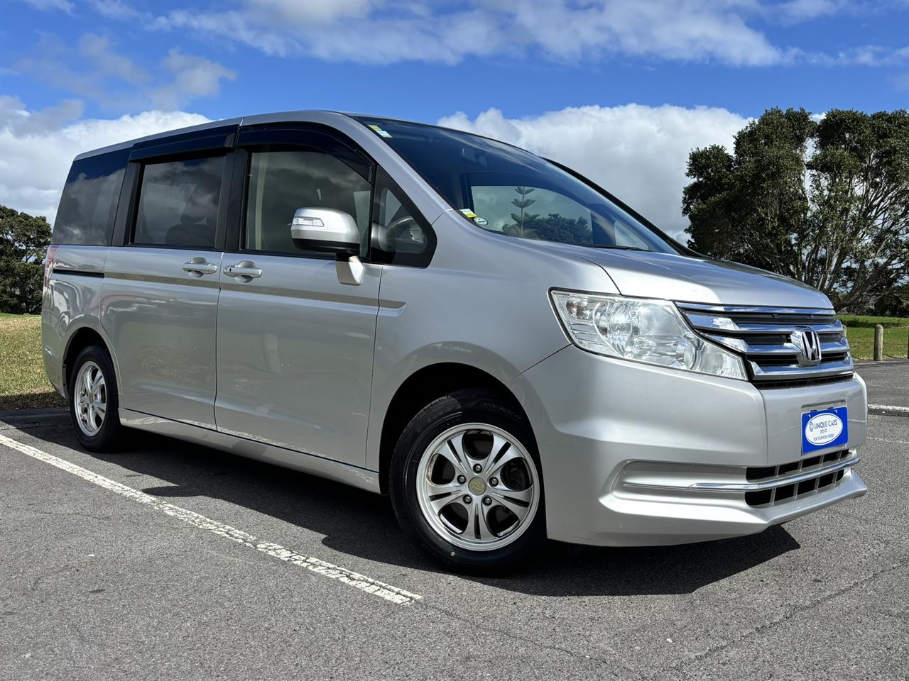 2014 Honda Stepwagon thumbnail