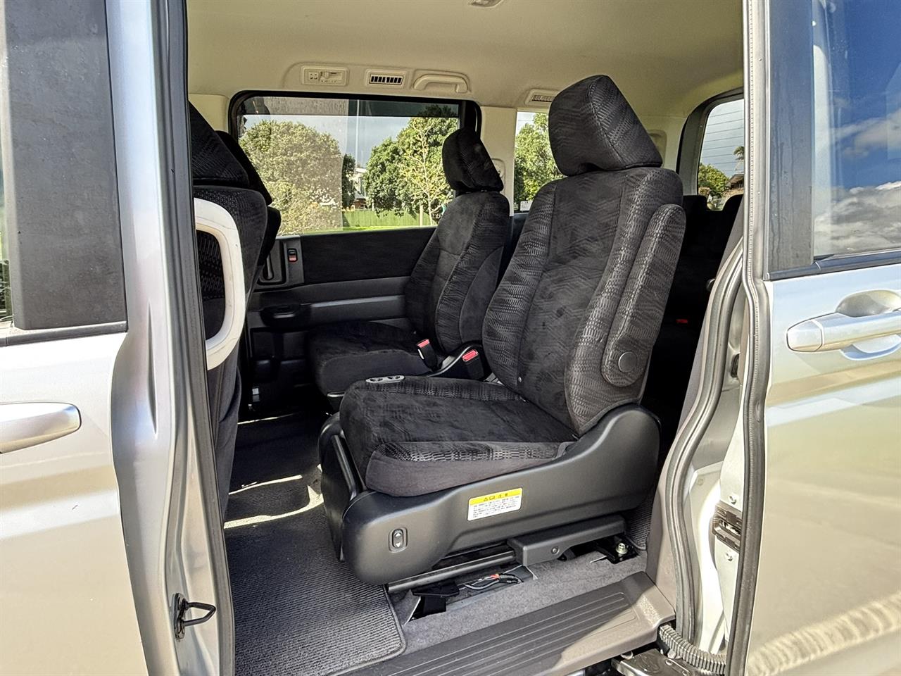 2014 Honda Stepwagon thumbnail