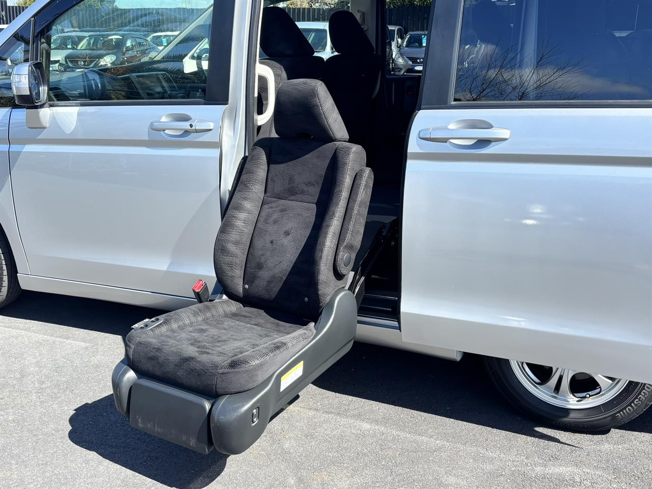 2014 Honda Stepwagon thumbnail