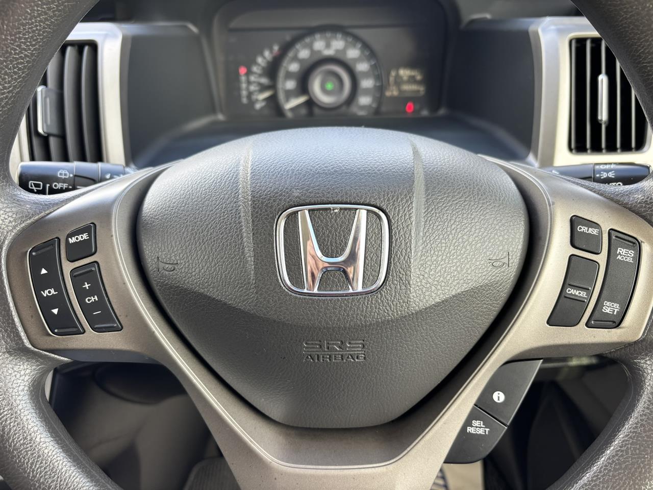 2014 Honda Stepwagon thumbnail