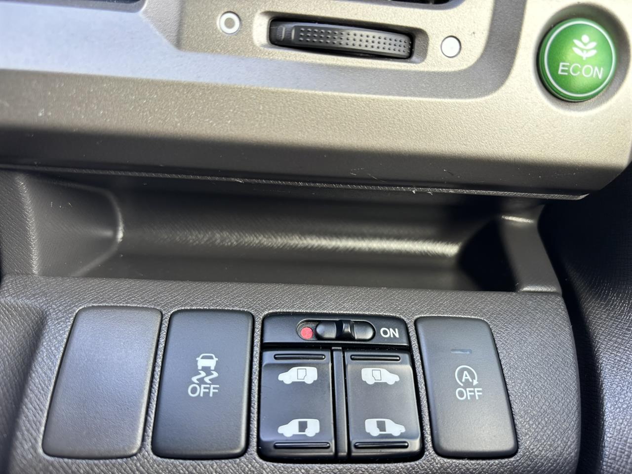 2014 Honda Stepwagon thumbnail